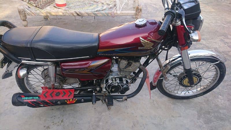 hi i want to sell my honda 125 bike 7