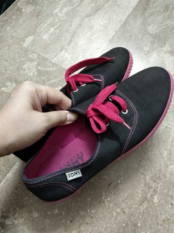 tommy takkies branded shoes size 7 3