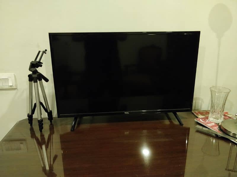 TCL 32" TELEVISION 0