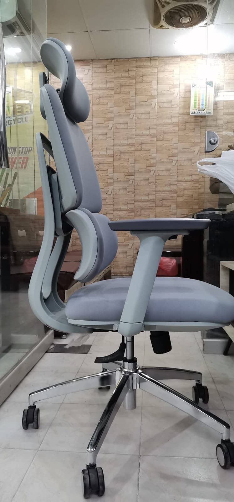 Back-Sport Imported Chair for Offices with 3D Arms & Adjustable Back 2