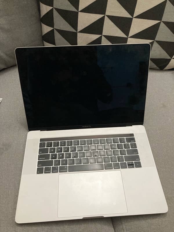 Macbook Pro 2017 (Battry Service) 1