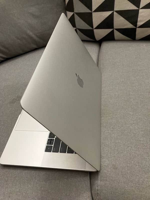 Macbook Pro 2017 (Battry Service) 2