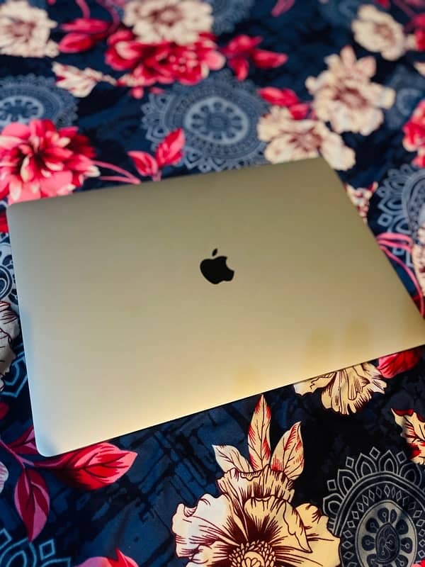 Apple MacBook 2017 Pro for sale 0