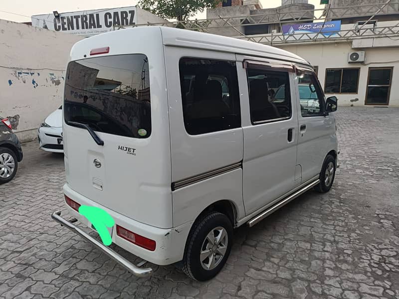 Daihatsu Hijet 2016 1