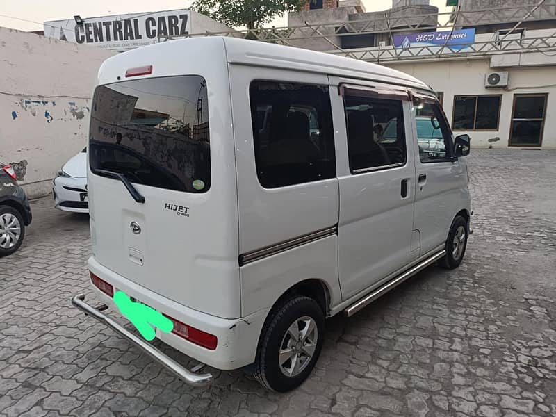 Daihatsu Hijet 2016 3