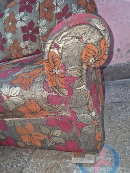 Bilkul 10 10 sofa ha 2 set ha is me isk size k  03216488356 0