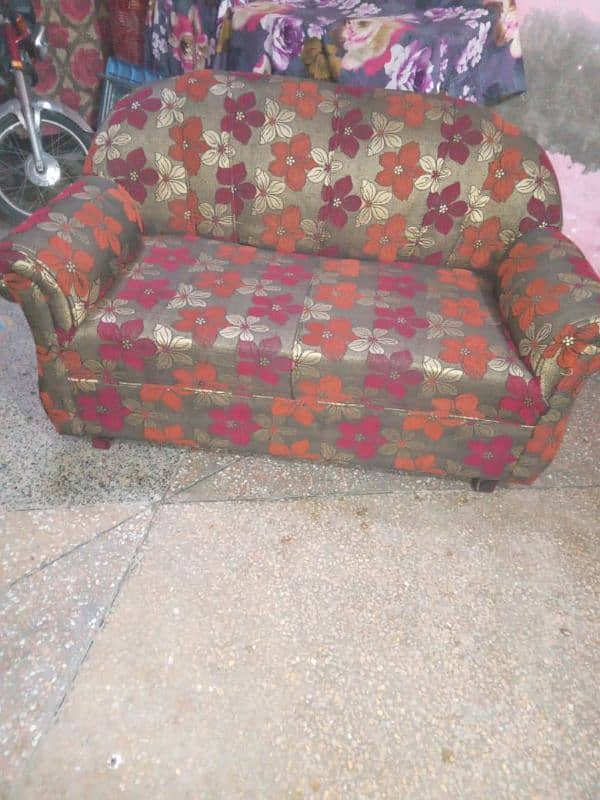 Bilkul 10 10 sofa ha 2 set ha is me isk size k  03216488356 2