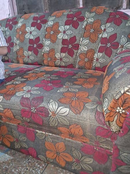 Bilkul 10 10 sofa ha 2 set ha is me isk size k  03216488356 6