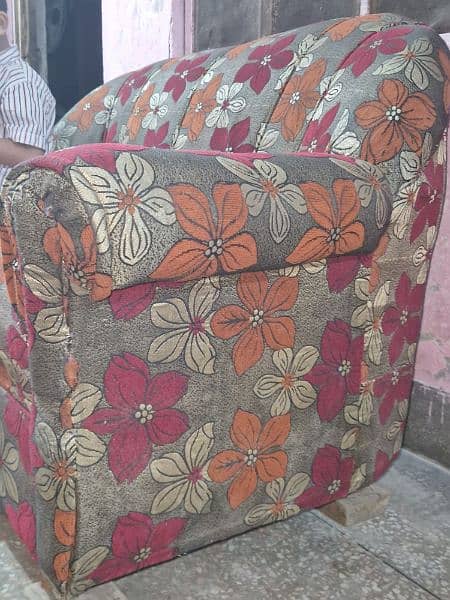 Bilkul 10 10 sofa ha 2 set ha is me isk size k  03216488356 8