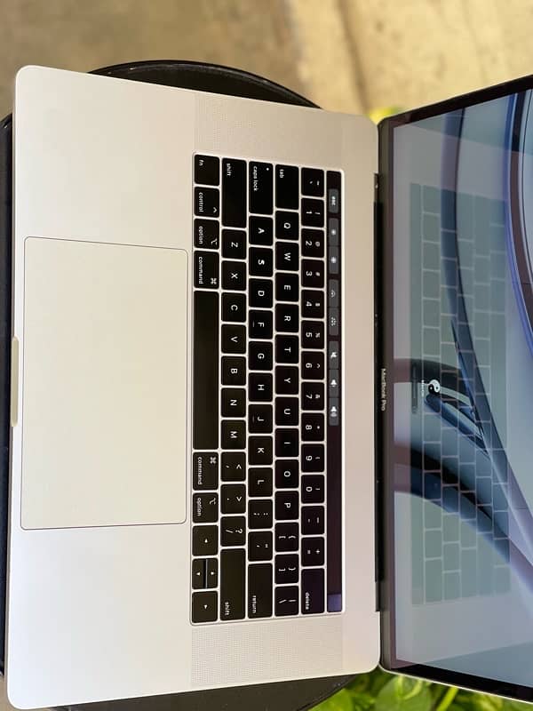 MacBook Pro 2018 (15inch) i9 32GB 512GB 4