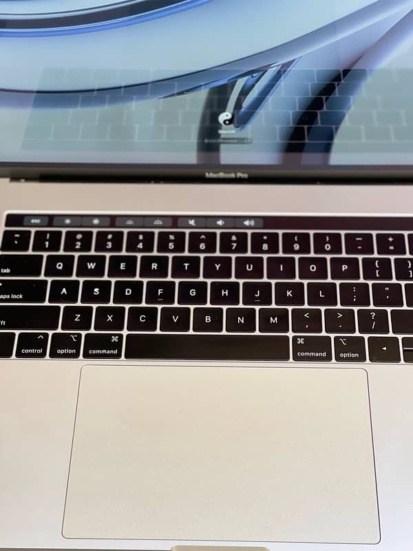 MacBook Pro 2018 (15inch) i9 32GB 512GB 5