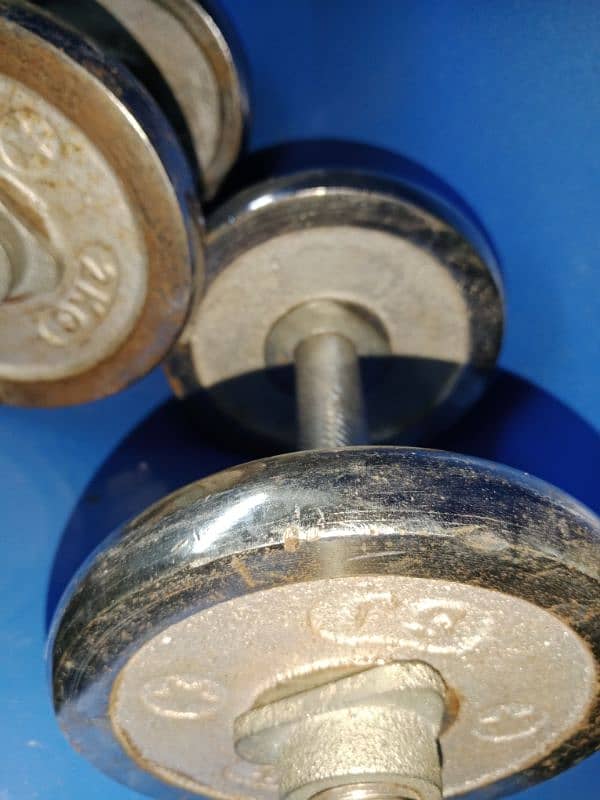 Pair of Steel Dumbbells 2KG 4 Plates 1