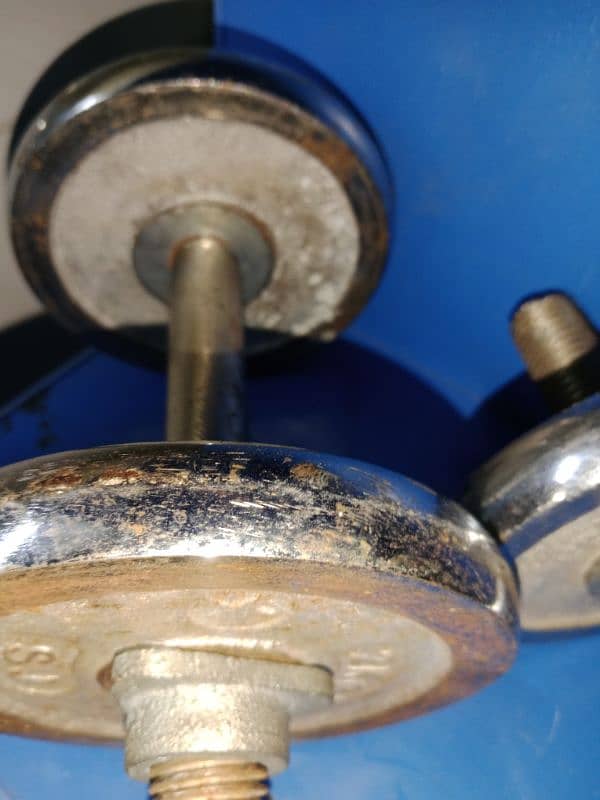 Pair of Steel Dumbbells 2KG 4 Plates 3