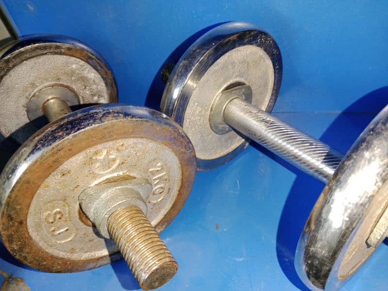 Pair of Steel Dumbbells 2KG 4 Plates 7