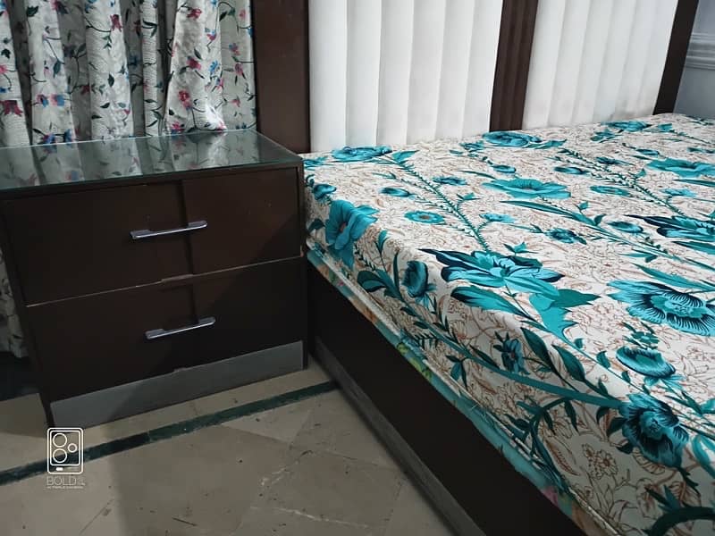 King Bed With Set For Sale without Mattress 1