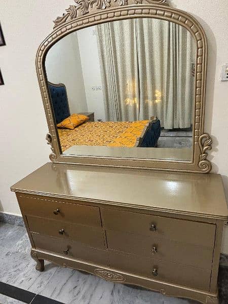 Double bed with dressing and makeup stool 6