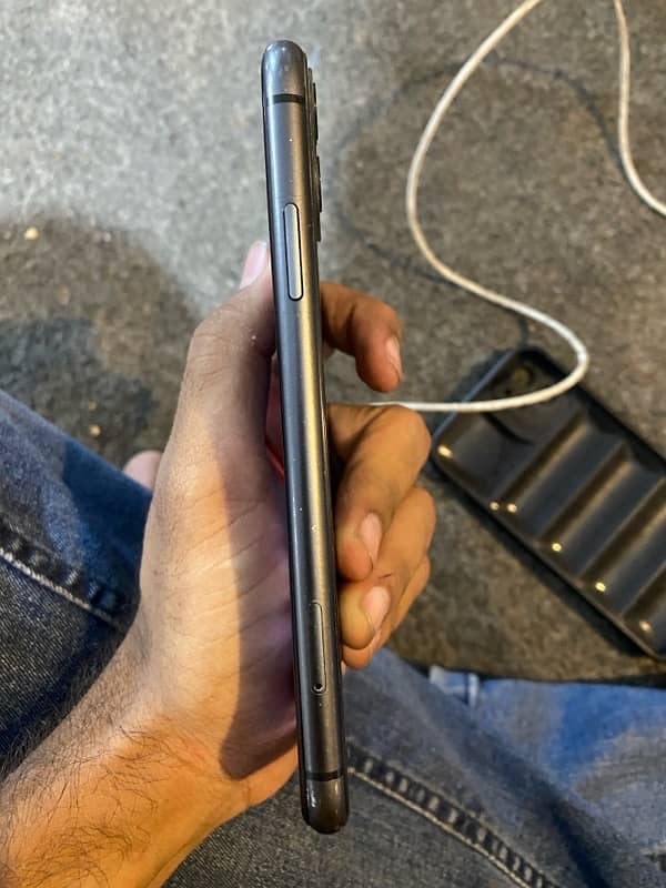 iPhone 11 128gb pta approved with box 3