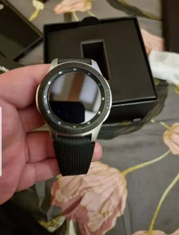 samsung galaxy watch 4  with compleat box 1