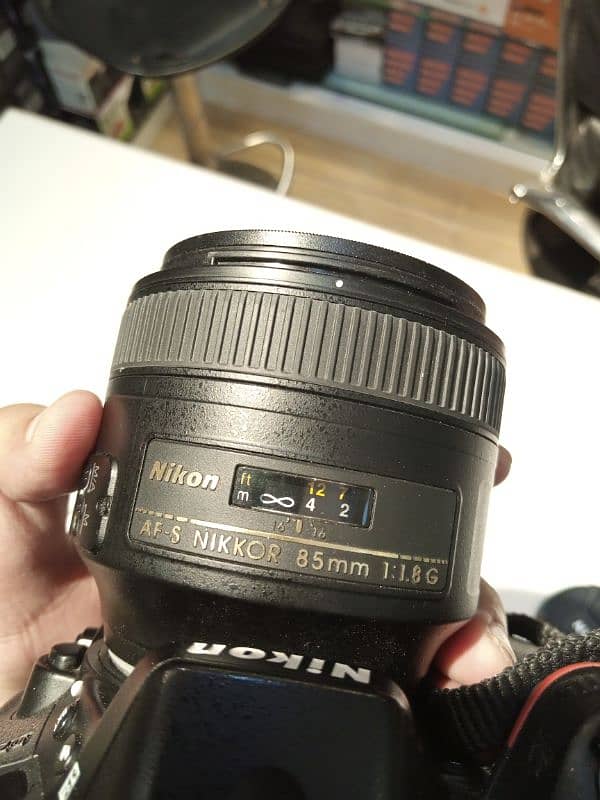 Nikon 85mm/1.8g Lens 0