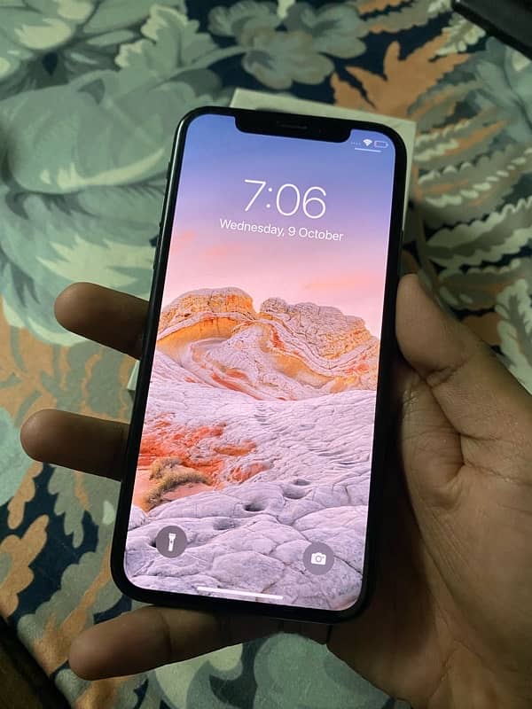 IPHONE X 64GB WITH ORIGINAL BOX PTA APPROVED 1