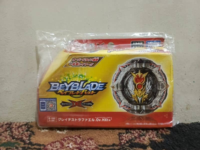 ORIGINAL TAKARA TOMY BEYBLADES AND LONCHERS 1