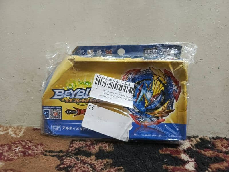 ORIGINAL TAKARA TOMY BEYBLADES AND LONCHERS 2