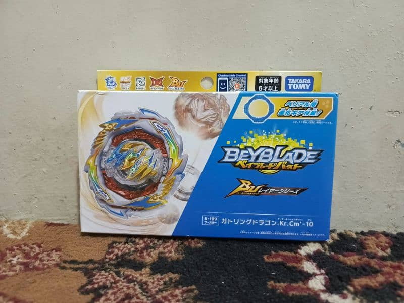 ORIGINAL TAKARA TOMY BEYBLADES AND LONCHERS 4