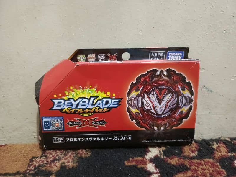 ORIGINAL TAKARA TOMY BEYBLADES AND LONCHERS 7