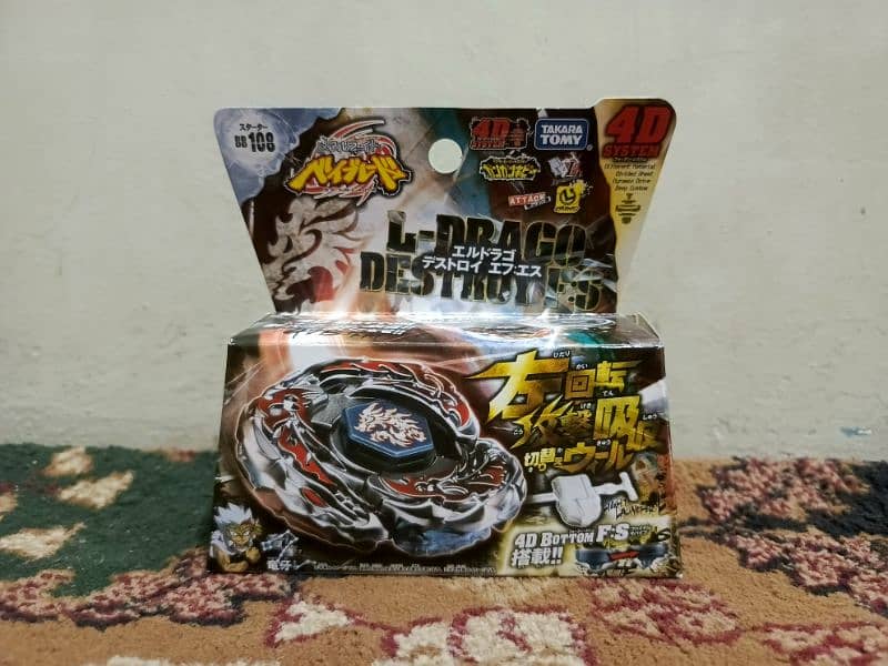 ORIGINAL TAKARA TOMY BEYBLADES AND LONCHERS 15