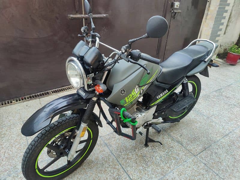 Yamaha YBR 125G Matt Grey 1