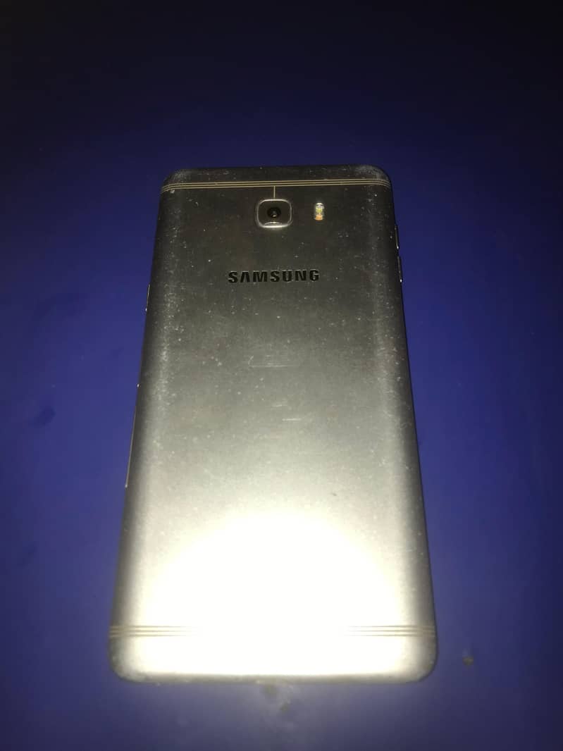 Samsung C9 Pro 3