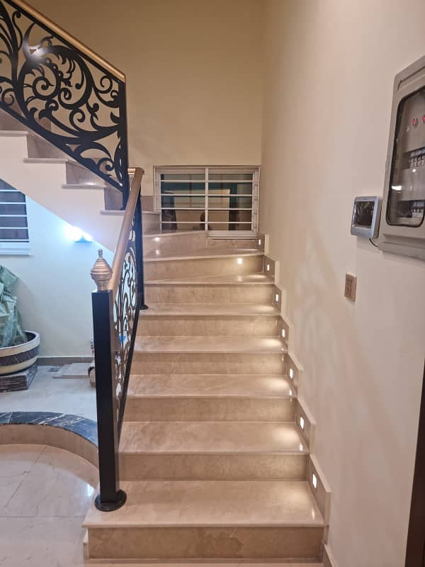 8 mrle house available for sale faisal town 3