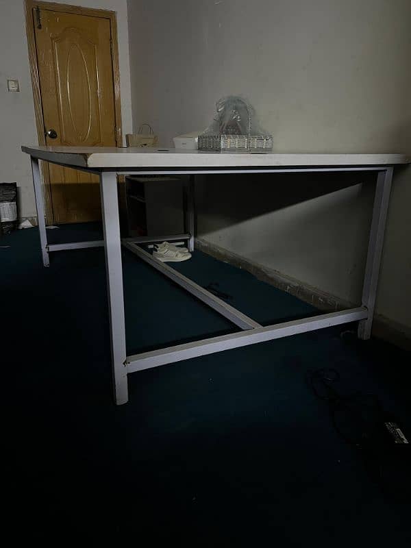 Office Table 6x4 feet condition 9/10 1