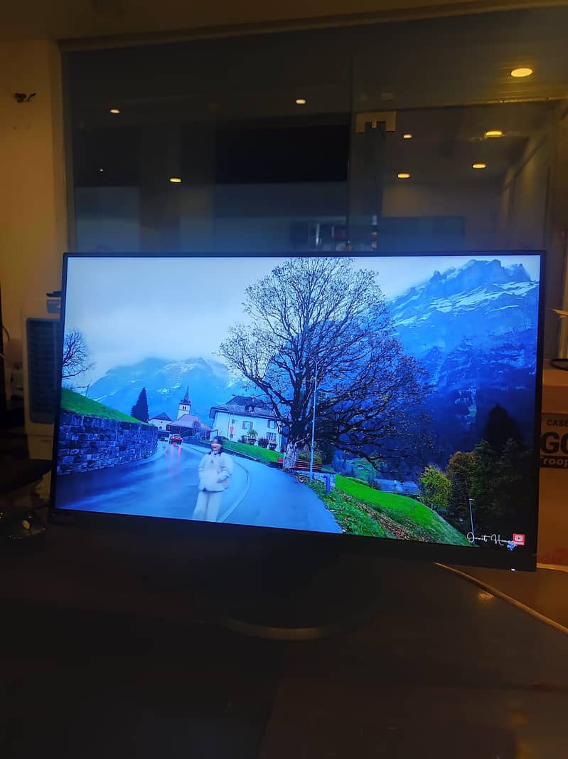 Lenovo 24" inch Bezelless LED Monitor with 2K Resolution for Sale 3