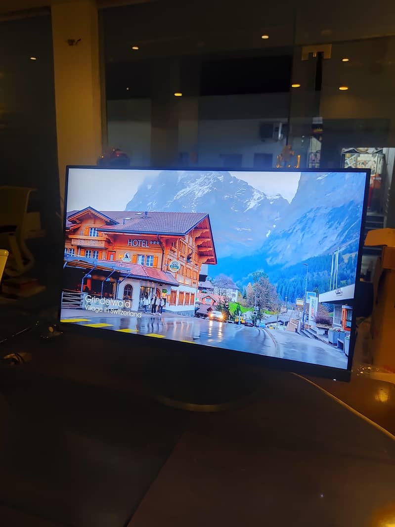 Lenovo 24" inch Bezelless LED Monitor with 2K Resolution for Sale 6