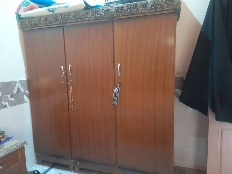 2 double bed 2 dressing 1 wardrobe 3 door urjunt sale 2