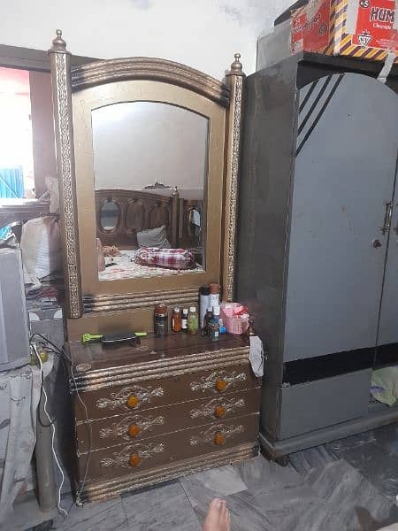 2 double bed 2 dressing 1 wardrobe 3 door urjunt sale 6