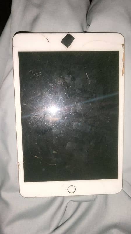 ipad mini 5 64gb glass broken aur power button not working 2