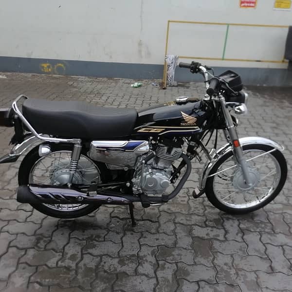 Honda 125 ,,,5 stroke self starter 5