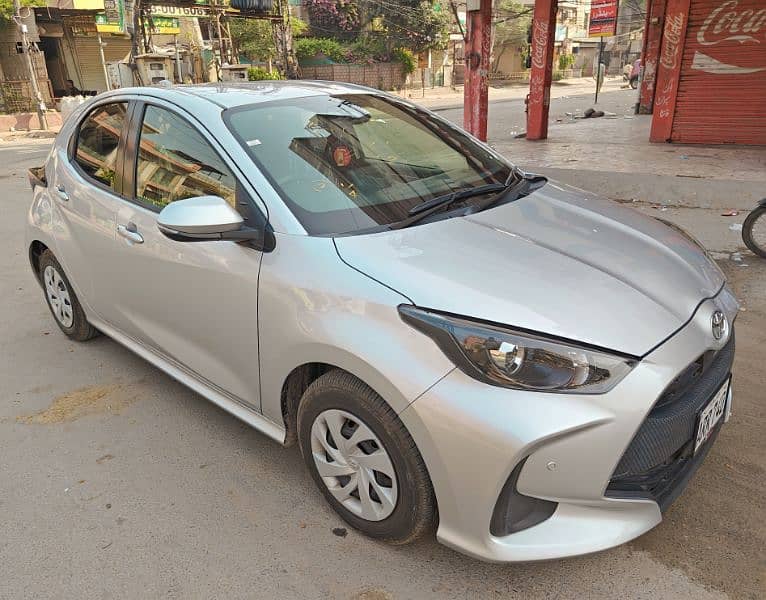 Toyota Yaris 2020/2024 push start keyless full option 1