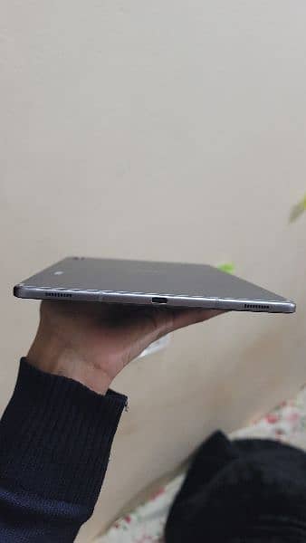 Samsung Tab S6 with pen 4