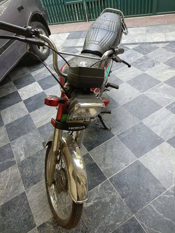 Honda CD 70 Model 2014 in an eminent condition. 3