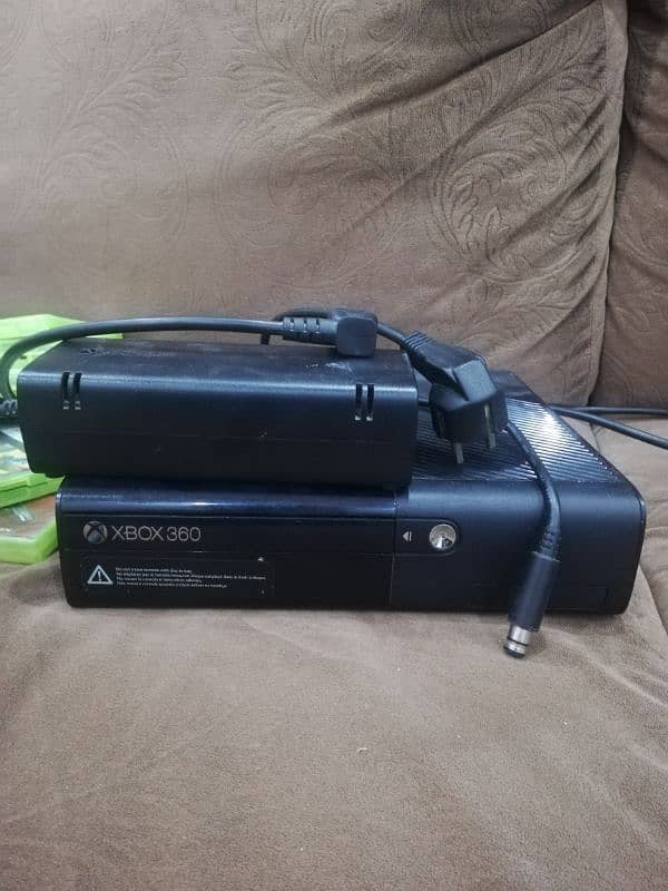 Xbox 360 E 4