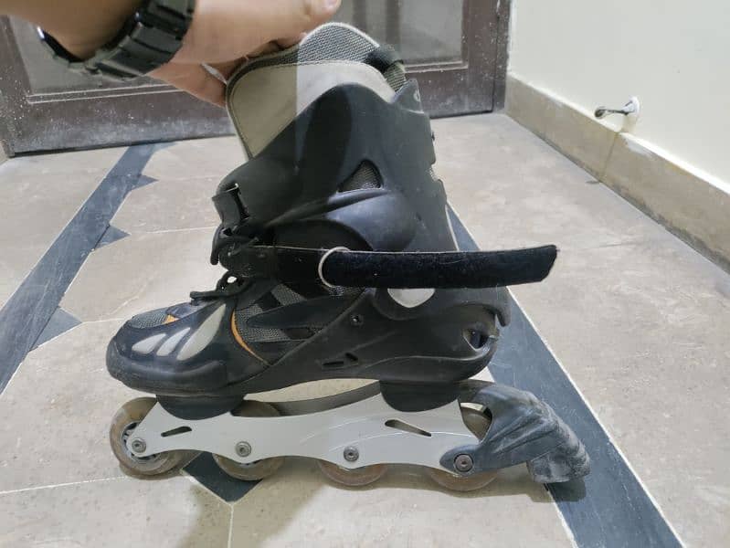 Skating Shoes  High Quality (Used) 4