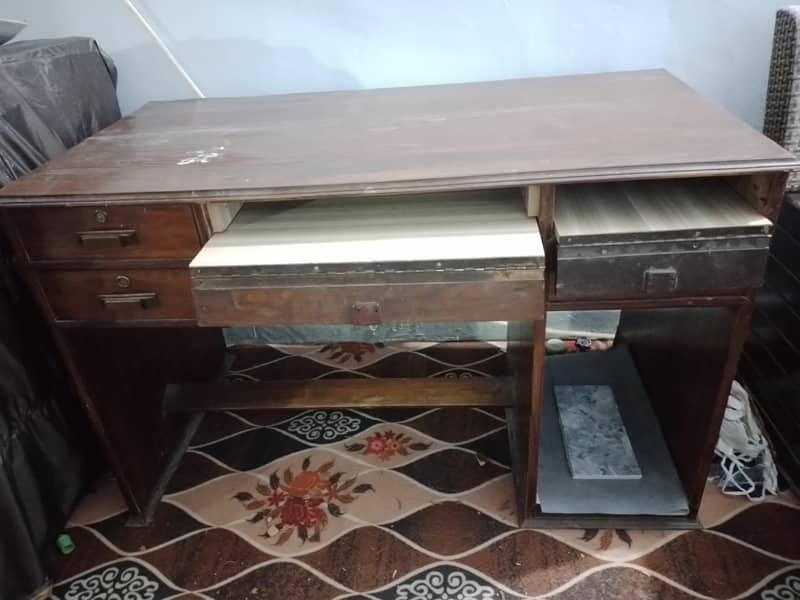 Computer Table For Sale In Reasonable Price 1