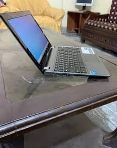 Acer c740 laptop 4 ram / 128 gb ssd / 12 inches