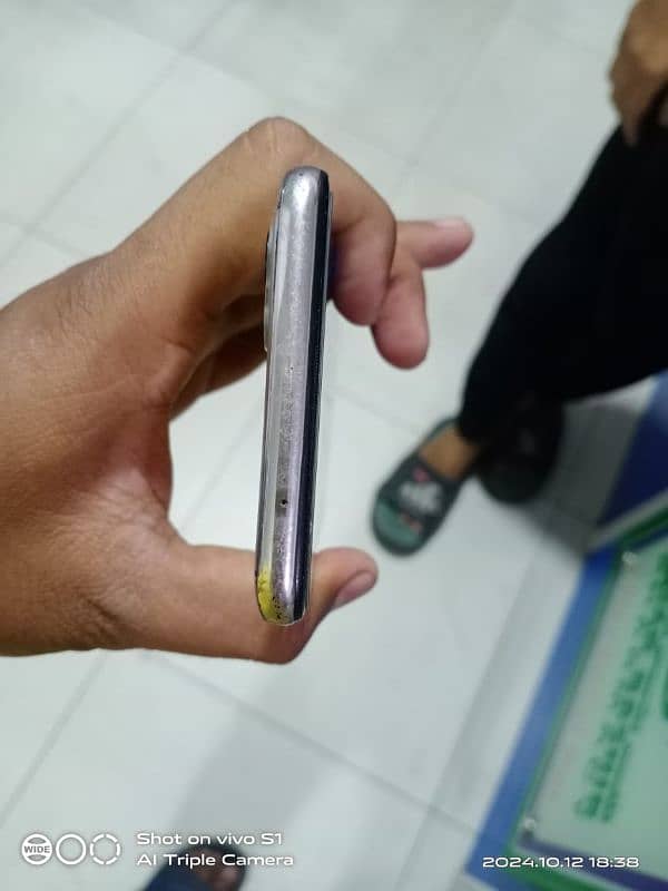 Oppo reno 5  with box and charger 4