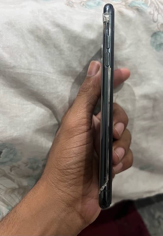 iPhone 11Pro Max 256Gb Factory Unlock 4