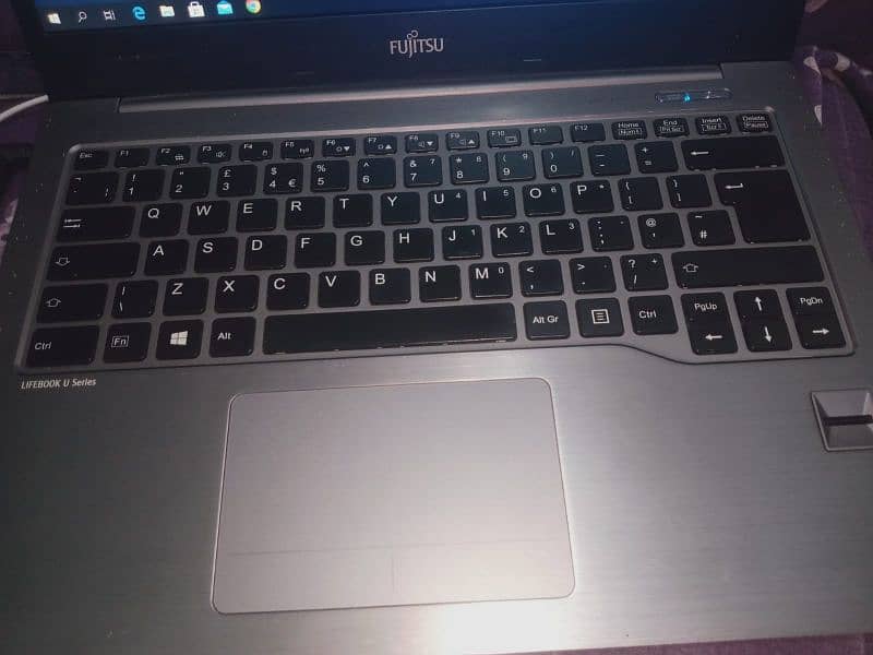 Fujitsu Laptop 3