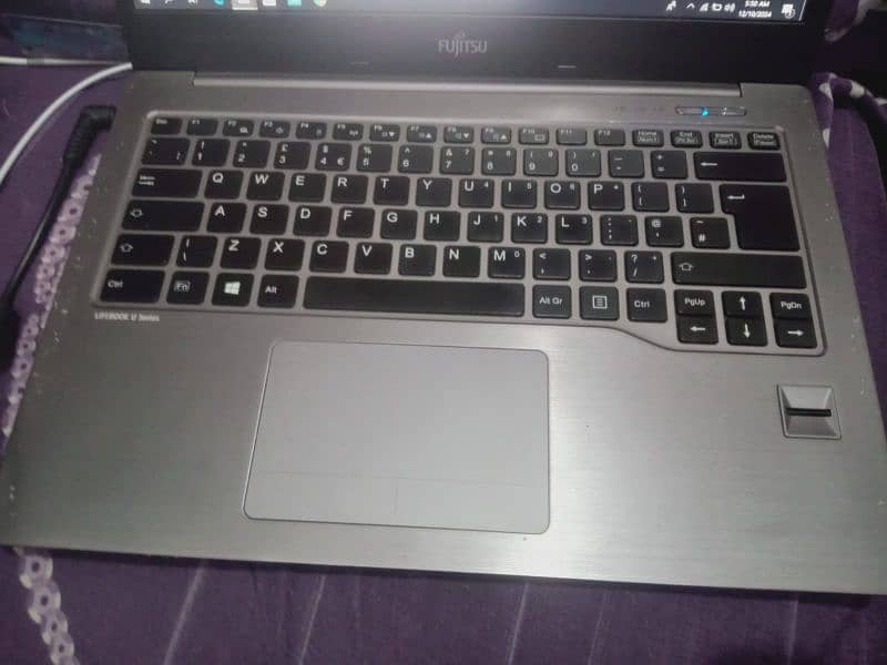 Fujitsu Laptop 6